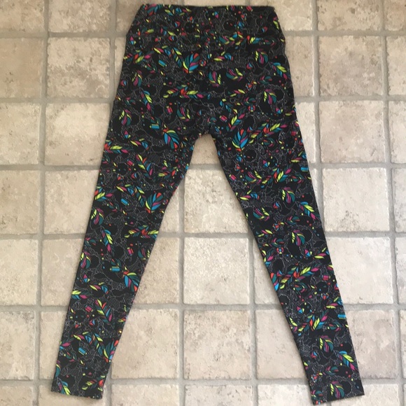 LuLaRoe Leggings OS - Black With Feathers - EUC - Picture 5 of 5